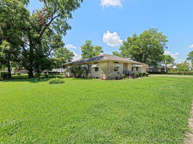 320 E 7th St, Pawhuska, OK 74056 - view of side of home featuring a yard