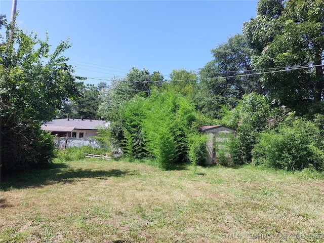 1713 E 10th St, Okmulgee, OK 74447 - view of green lawn