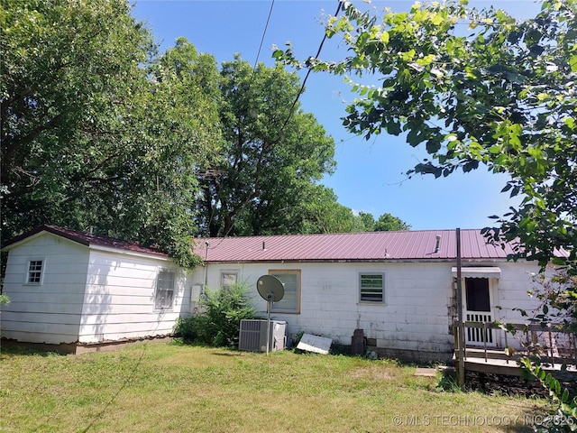 1713 E 10th St, Okmulgee, OK 74447 - back of property with a yard and a metal roof