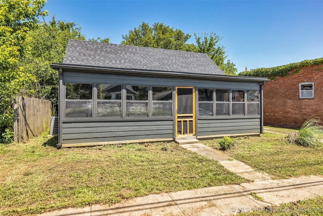511 S Maple St, Sapulpa, OK 74066 - view of front of home featuring a shingled roof, a sunroom, and a front yard