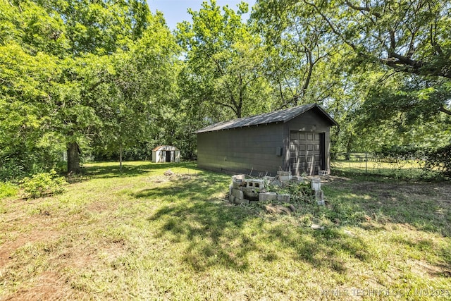511 S Maple St, Sapulpa, OK 74066 - view of yard with a shed