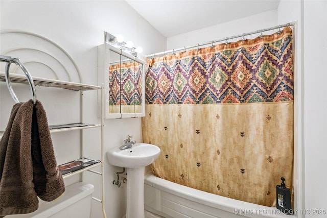 2321 S Main St, Sapulpa, OK 74066 - bathroom featuring shower / bathtub combination with curtain and toilet