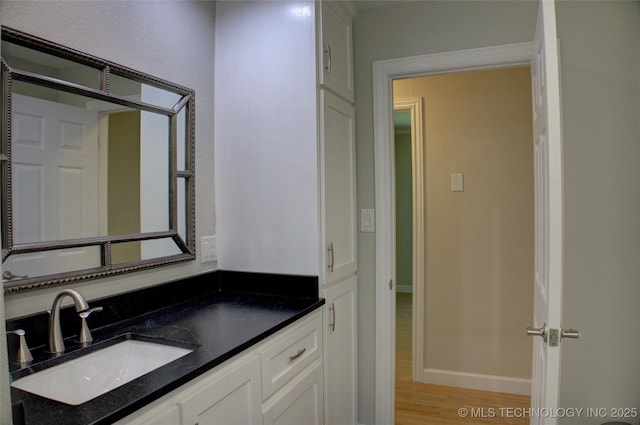 4424 E 59th Pl S, Tulsa, OK 74135 - bathroom featuring wood finished floors and vanity