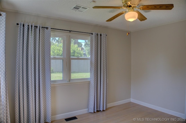 4424 E 59th Pl S, Tulsa, OK 74135 - unfurnished room featuring light wood-style floors, plenty of natural light, a ceiling fan, and a textured ceiling
