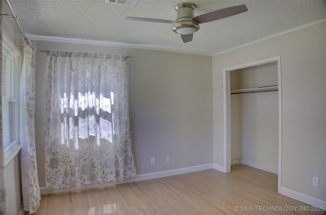 4424 E 59th Pl S, Tulsa, OK 74135 - unfurnished bedroom with a textured ceiling, wood finished floors, ornamental molding, a closet, and a ceiling fan