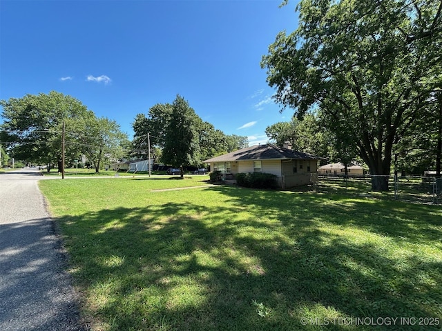 4905 S Columbia Ave, Tulsa, OK 74105 - view of yard
