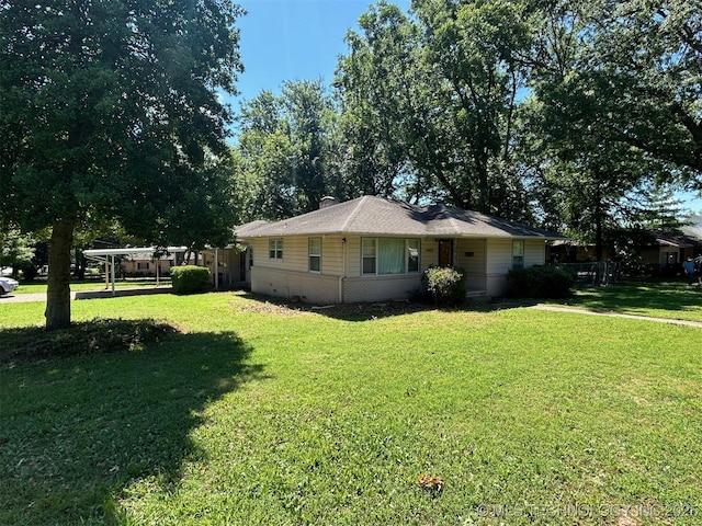 4905 S Columbia Ave, Tulsa, OK 74105 - view of front of home with a front lawn