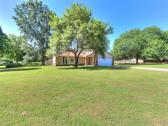 25136 Hickory Ln, Broken Arrow, OK 74014 - ranch-style house with an attached garage and driveway