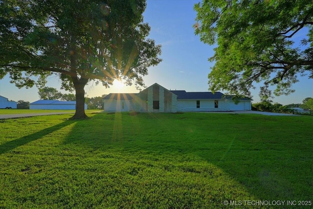13973 S 237th E Ave, Coweta, OK 74429 - view of front of home featuring a front lawn