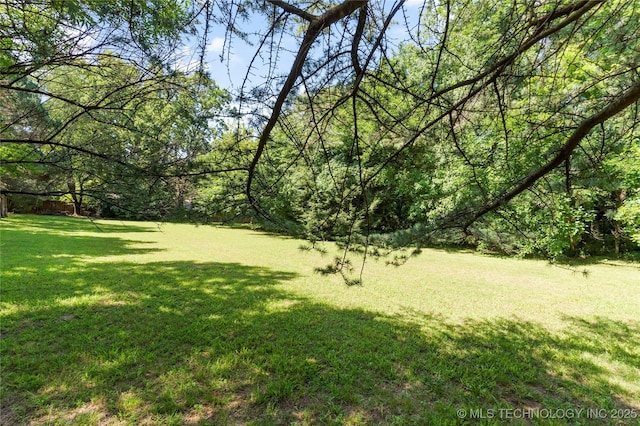4135 S Zunis Ave, Tulsa, OK 74105 - view of green lawn
