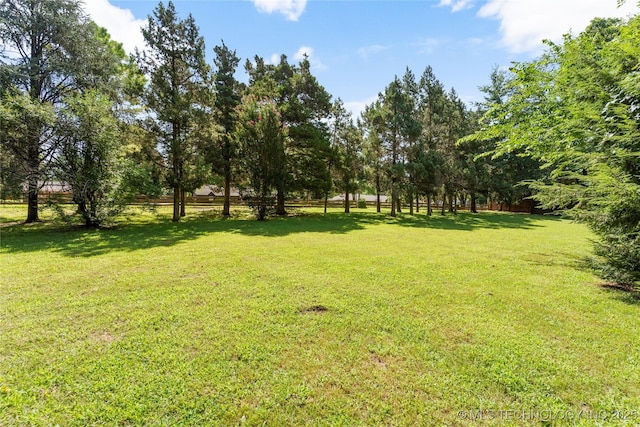 4135 S Zunis Ave, Tulsa, OK 74105 - view of grassy yard