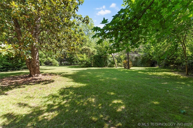 4135 S Zunis Ave, Tulsa, OK 74105 - view of grassy yard