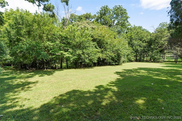 4135 S Zunis Ave, Tulsa, OK 74105 - view of green lawn