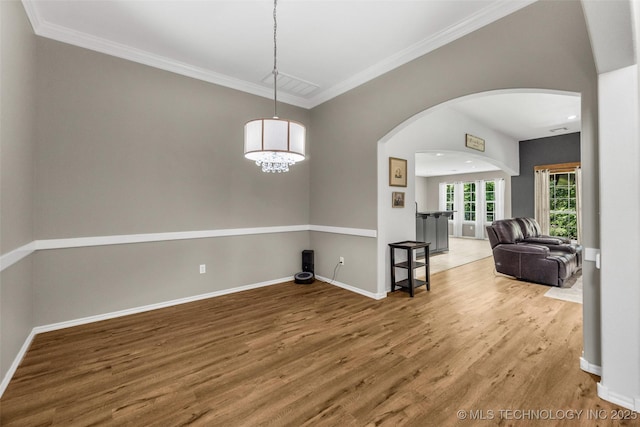 1116 W Fargo Dr, Broken Arrow, OK 74012 - dining space featuring arched walkways, wood finished floors, crown molding, and recessed lighting