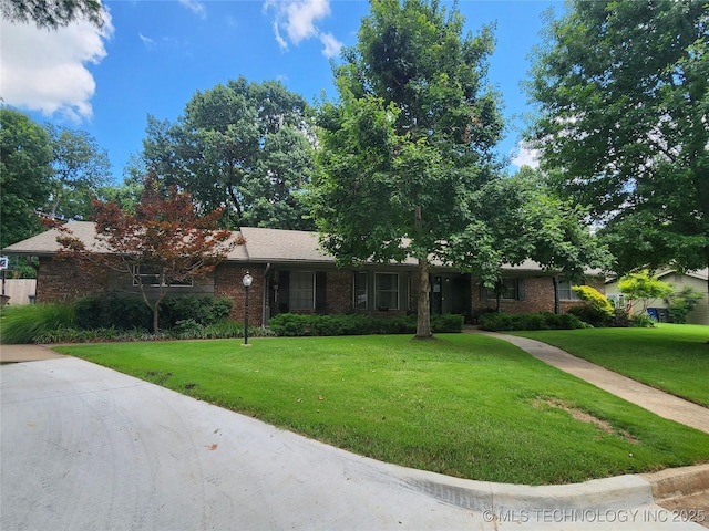 5135 S Marion Pl, Tulsa, OK 74135 - single story home featuring a front lawn and brick siding