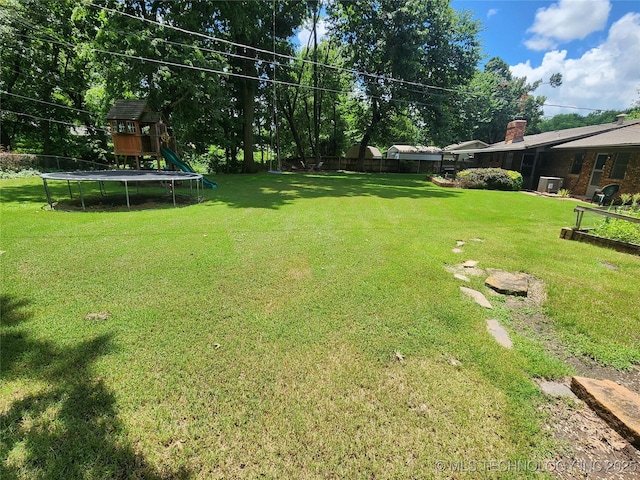 5135 S Marion Pl, Tulsa, OK 74135 - view of yard with a trampoline