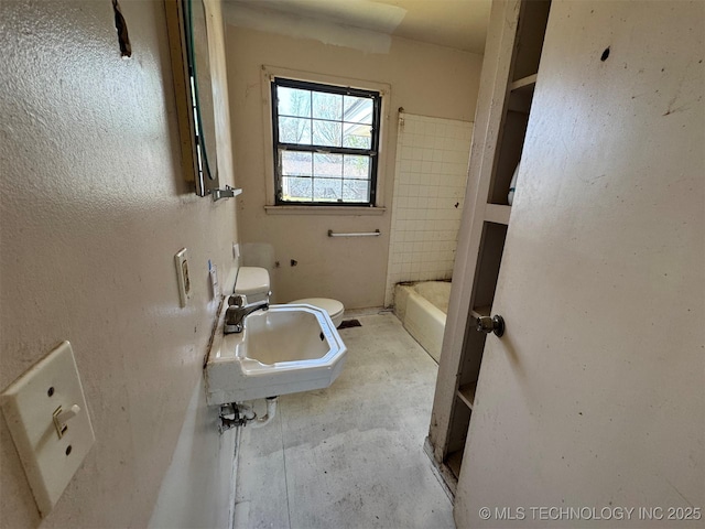 611 Crutchmer Ave, Okmulgee, OK 74447 - full bathroom featuring toilet and unfinished concrete floors