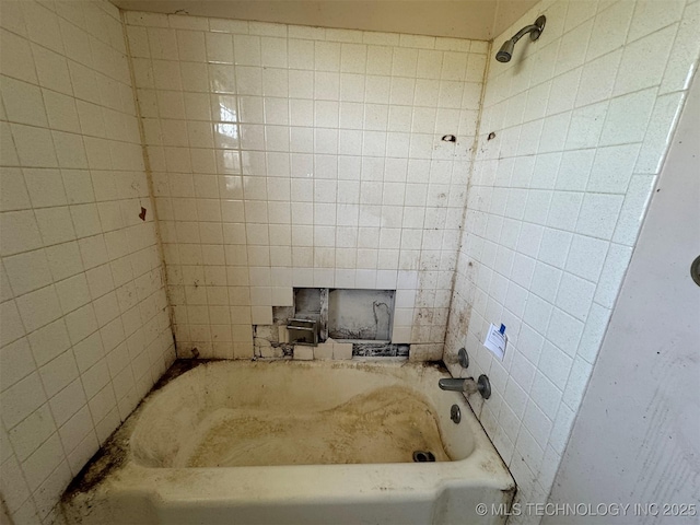 611 Crutchmer Ave, Okmulgee, OK 74447 - bathroom featuring a bath
