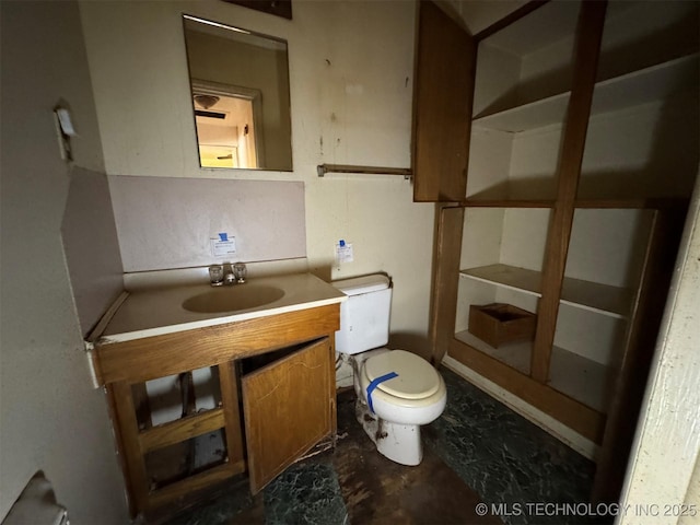 611 Crutchmer Ave, Okmulgee, OK 74447 - bathroom with toilet and vanity