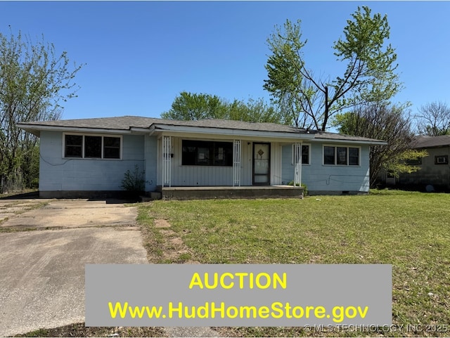 611 Crutchmer Ave, Okmulgee, OK 74447 - ranch-style home with covered porch, a front lawn, roof with shingles, and driveway