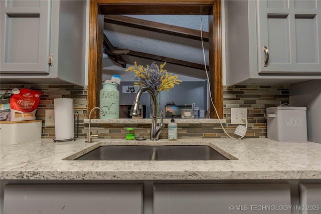 920 Ridge Oak Rd, Sapulpa, OK 74066 - kitchen with tasteful backsplash and light stone countertops