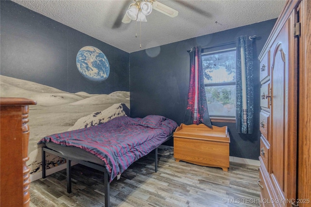920 Ridge Oak Rd, Sapulpa, OK 74066 - bedroom featuring wood finished floors, a textured ceiling, and a ceiling fan