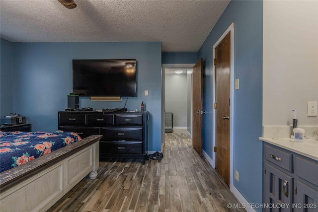 920 Ridge Oak Rd, Sapulpa, OK 74066 - bedroom featuring dark wood finished floors and a textured ceiling