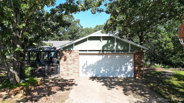 920 Ridge Oak Rd, Sapulpa, OK 74066 - garage with driveway