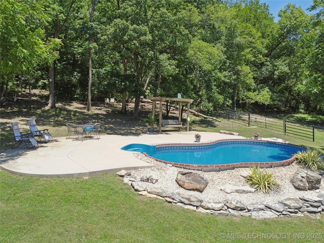 7355 E 453rd Rd, Claremore, OK 74017 - swimming pool featuring a patio area
