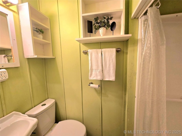 305 Chronister Ave, Drumright, OK 74030 - full bathroom with toilet and a shower with curtain