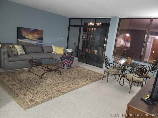 450 W 7th St Unit 704, Tulsa, OK 74119 - view of living area