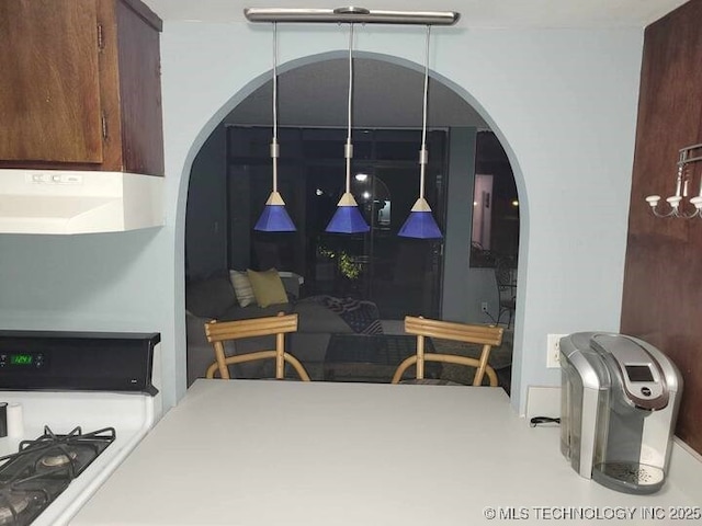 450 W 7th St Unit 704, Tulsa, OK 74119 - dining room featuring arched walkways