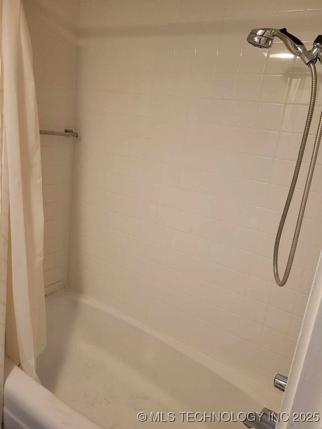 450 W 7th St Unit 704, Tulsa, OK 74119 - bathroom featuring shower / bath combo