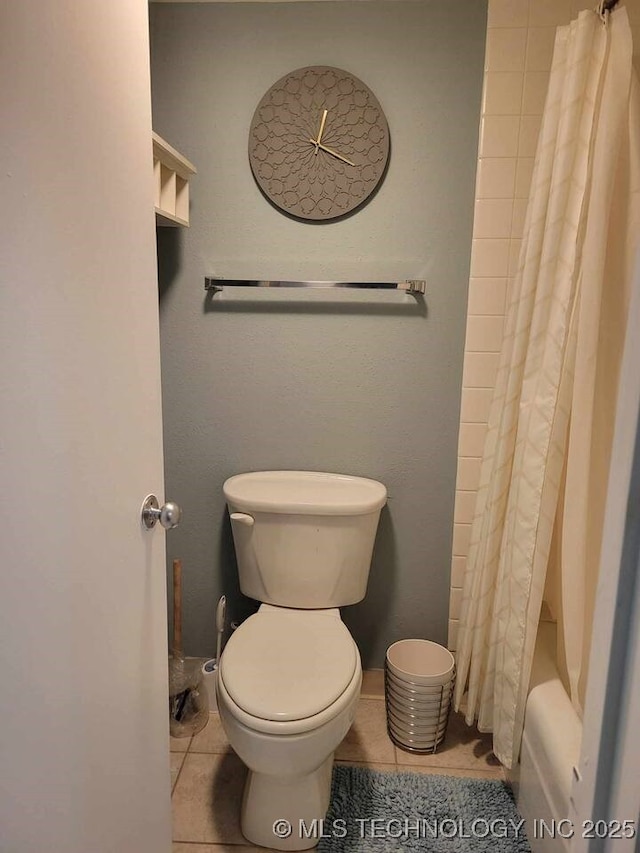 450 W 7th St Unit 704, Tulsa, OK 74119 - bathroom with tile patterned floors and shower / bath combo