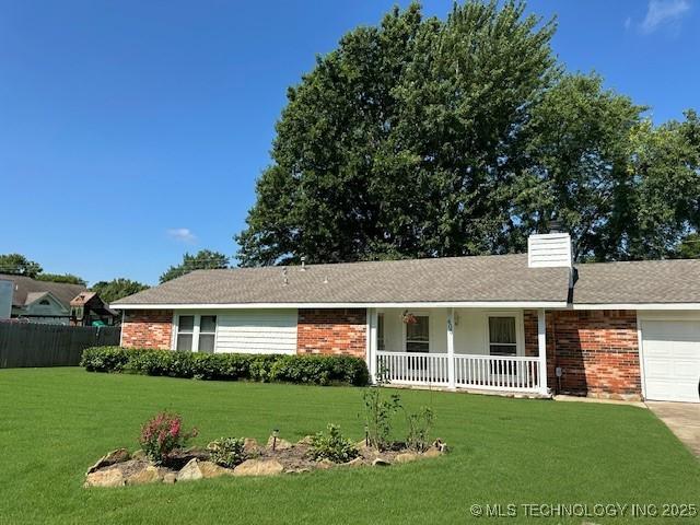 405 Parkwood Dr, Wagoner, OK 74467 - photo 1