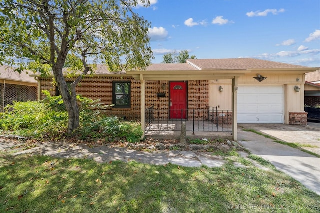 304 SE 4th, Pryor, OK 74361 - photo 1