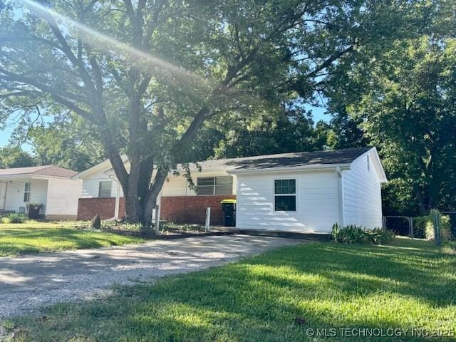 909 Williams, Ada, OK 74820 - photo 3