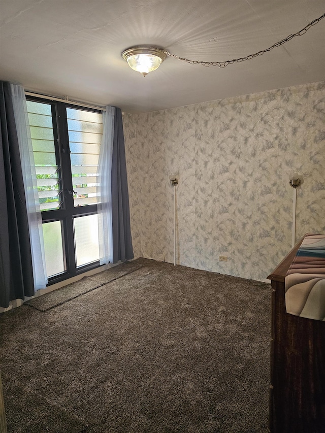 3785 Lower Honoapiilani Rd Unit 103, Lahaina, HI 96761 - unfurnished bedroom featuring carpet and wallpapered walls