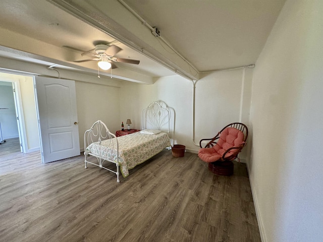 bedroom featuring wood finished floors, baseboards, and a ceiling fan