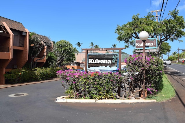 view of community / neighborhood sign