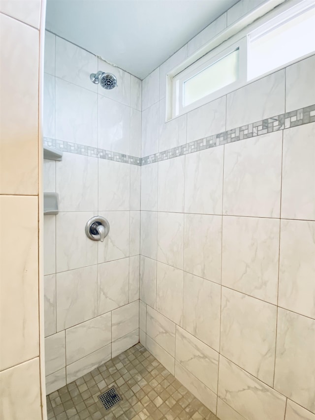 bathroom featuring tiled shower