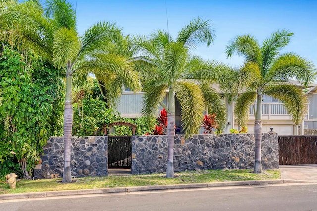 exterior space featuring a fenced front yard