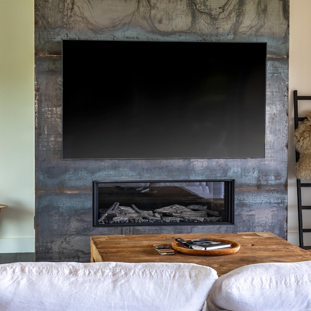 715 Laulama Pl Unit 45, Lahaina, HI 96761 - detailed view of a glass covered fireplace