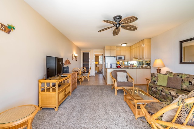 carpeted living room featuring ceiling fan