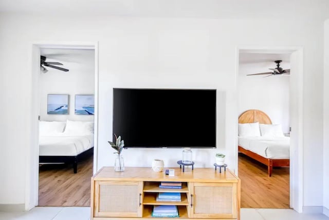 3740 Lower Honoapiilani Rd Unit B103, Lahaina, HI 96761 - living room with ceiling fan and light wood-style flooring