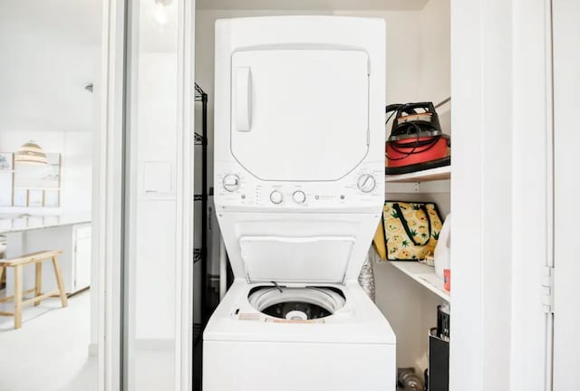 3740 Lower Honoapiilani Rd Unit B103, Lahaina, HI 96761 - laundry area featuring stacked washing machine and dryer