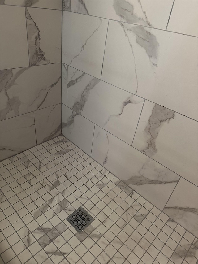 715 S Kihei Rd Unit D143, Kihei, HI 96753 - full bathroom featuring tiled shower
