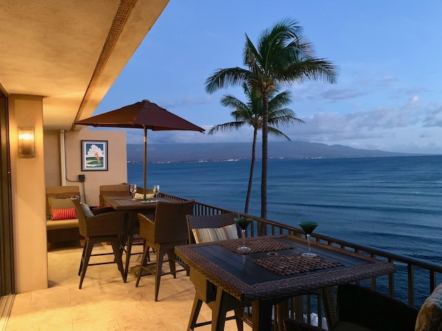 50 Hauoli St Unit 411, Wailuku, HI 96793 - balcony with outdoor dining space and a water view