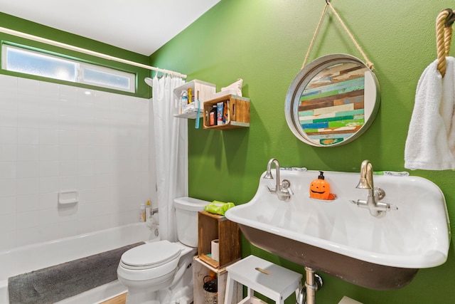 full bathroom with shower / tub combo with curtain, toilet, and sink