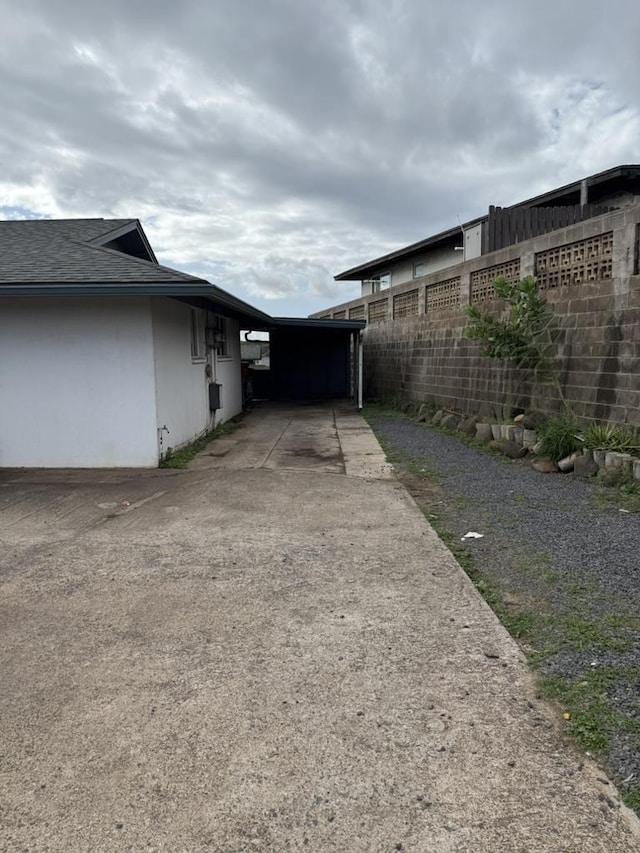 view of yard with a carport